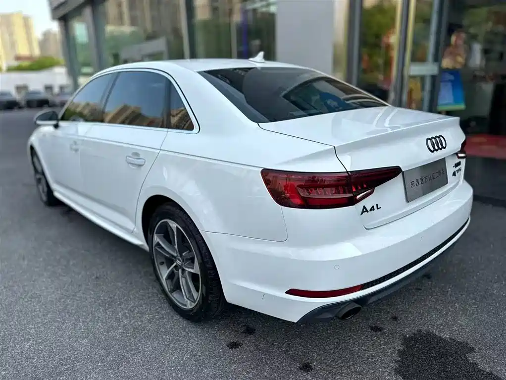 Audi A4L 2018 — фото 11