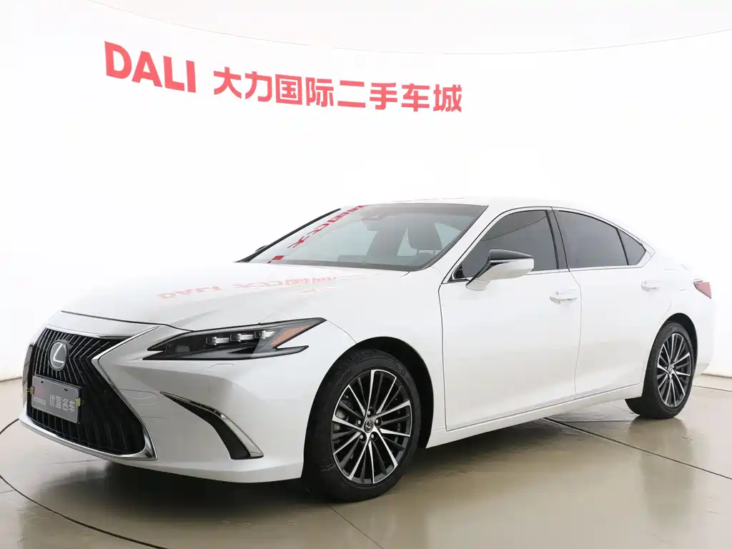 Lexus ES 2023 — фото 1