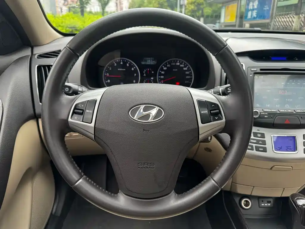 Hyundai Elantra 2015 — фото 13