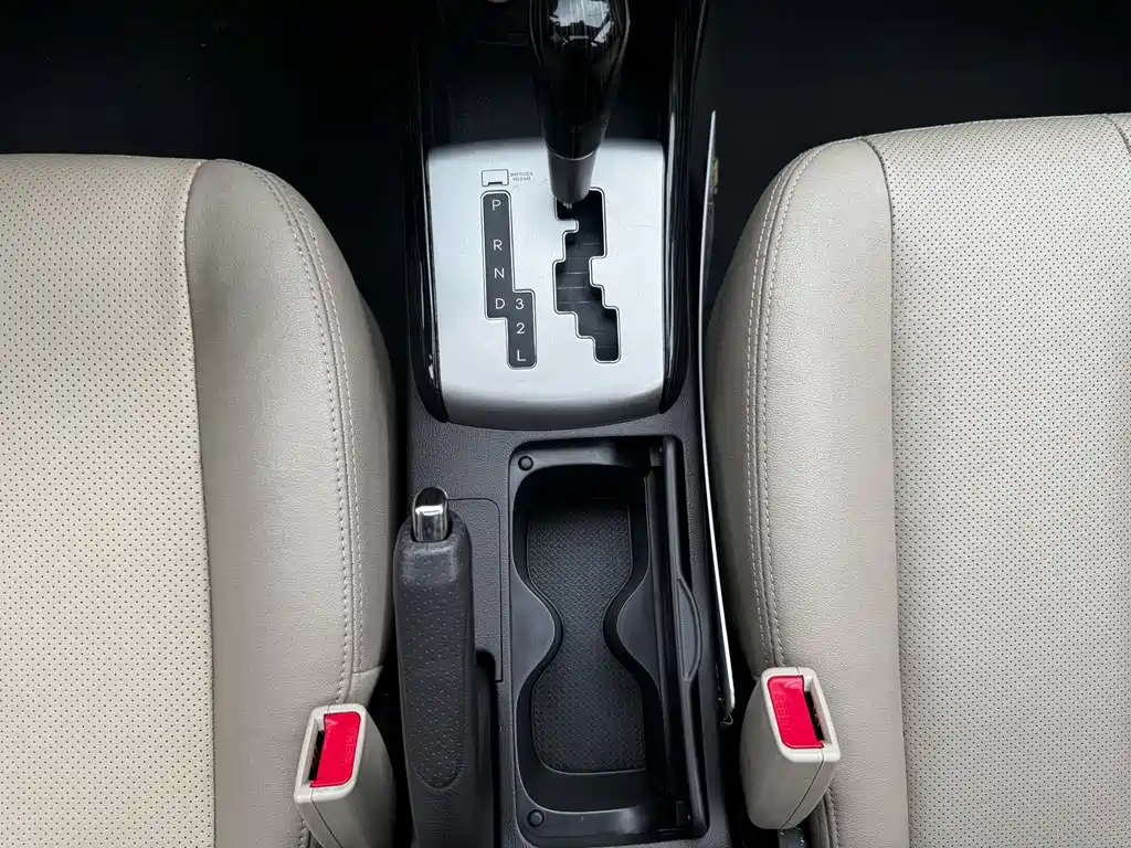 Hyundai Elantra 2015 — фото 17