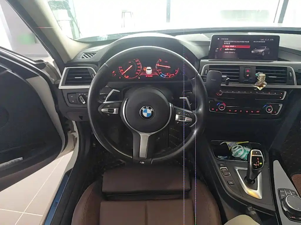 BMW 3 Series 2018 — фото 11
