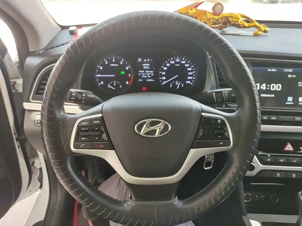 Hyundai Elantra 2016 — фото 11