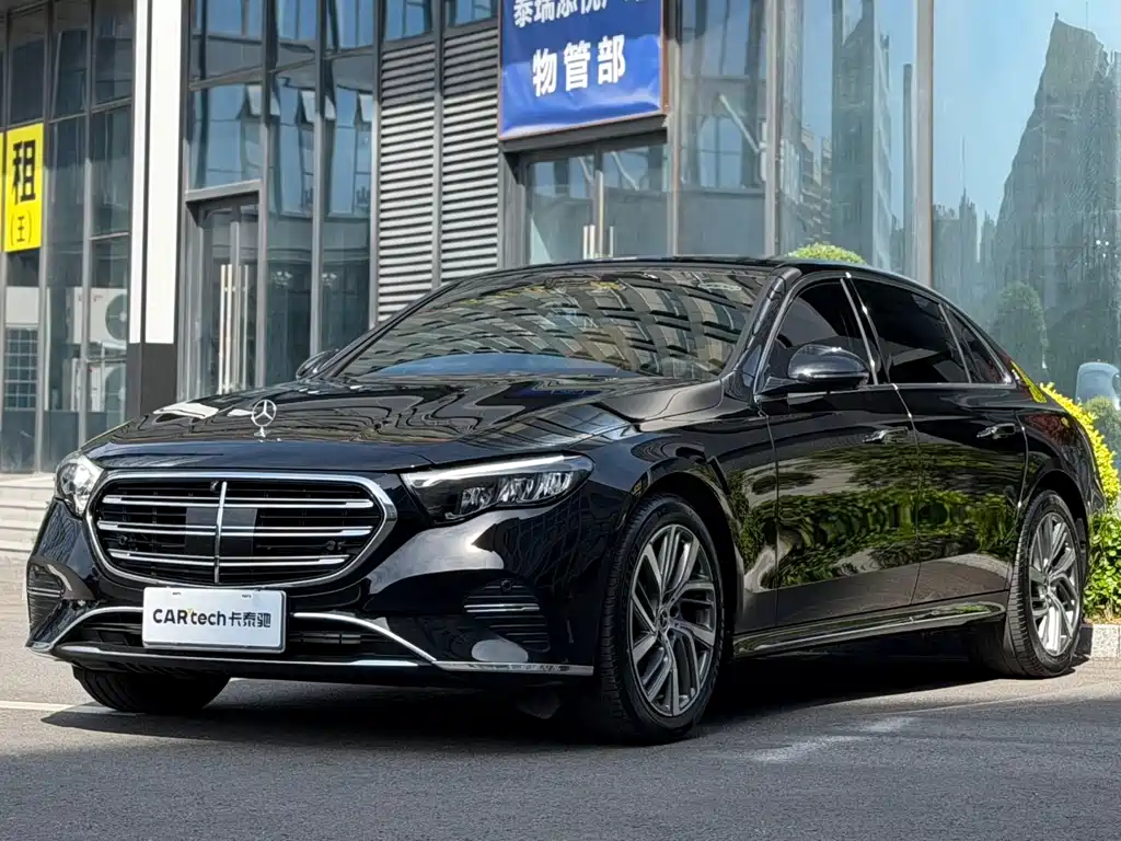 Mercedes-Benz E-Class 2025 — фото 1