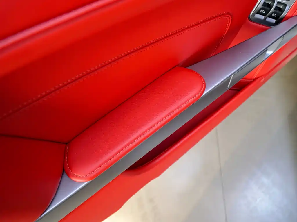 Aston Martin DB9 2015 — фото 12