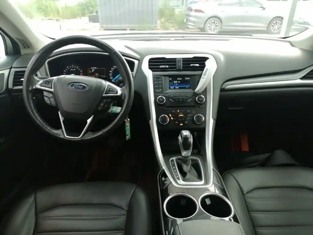Ford Mondeo 2016 — фото 10
