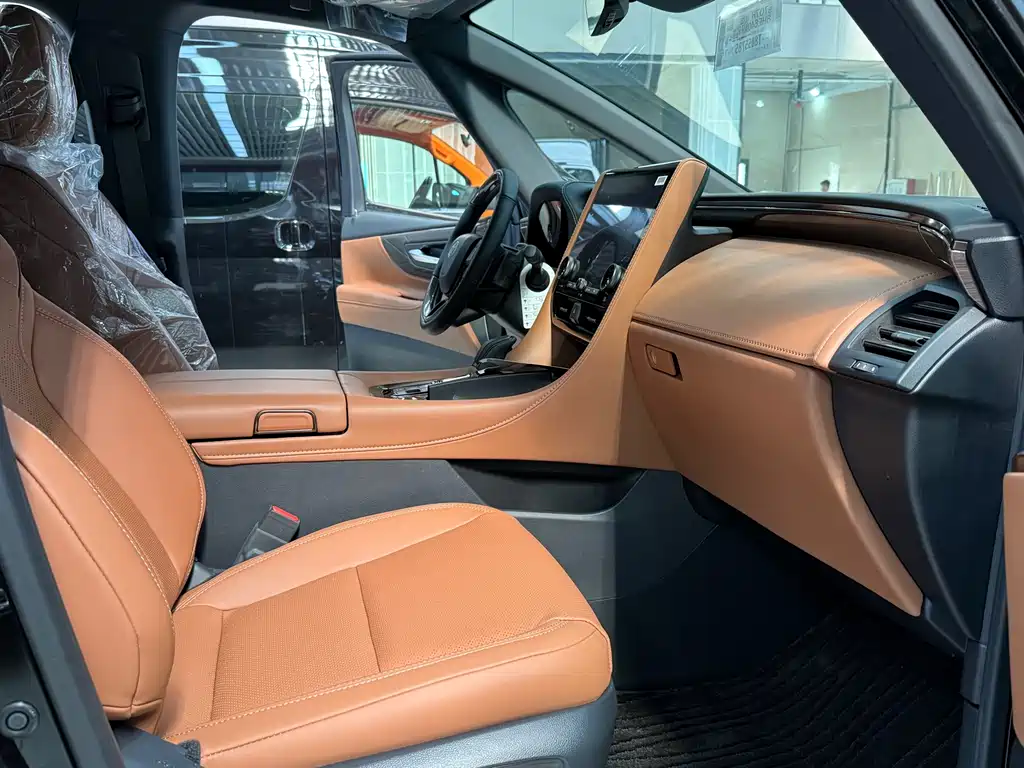 Toyota Alphard — фото 23