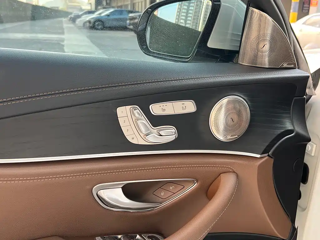 Mercedes-Benz E-Class 2021 — фото 15