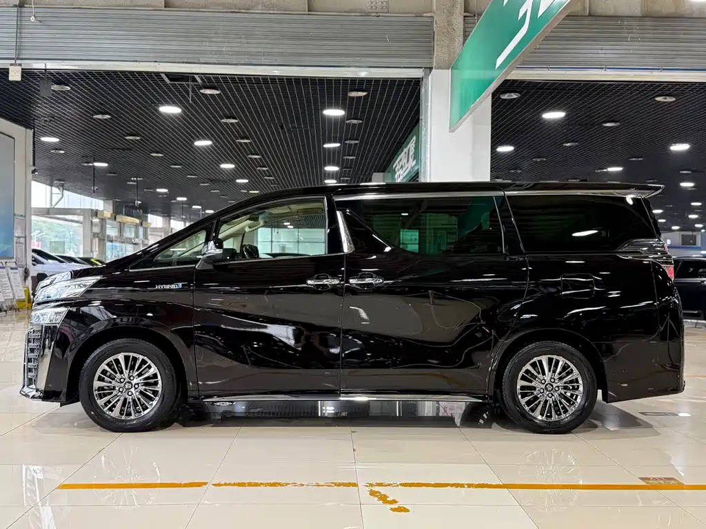 Toyota Vellfire 2022 — фото 24