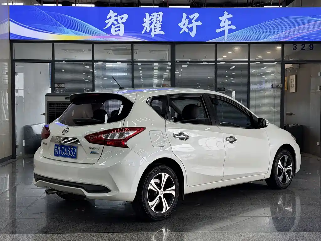 Nissan Tiida 2017 — фото 9