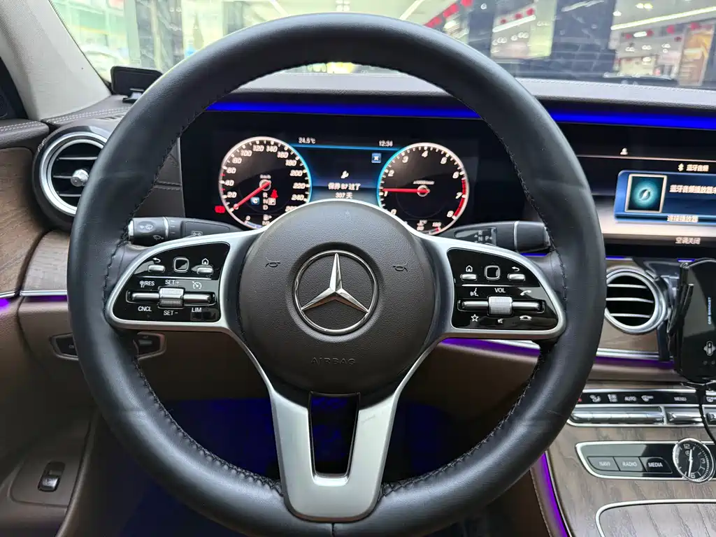 Mercedes-Benz E-Class 2019 — фото 10
