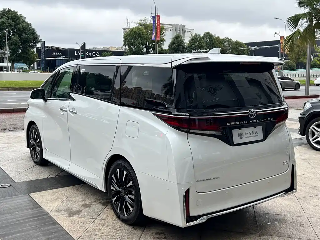 Toyota Vellfire — фото 22
