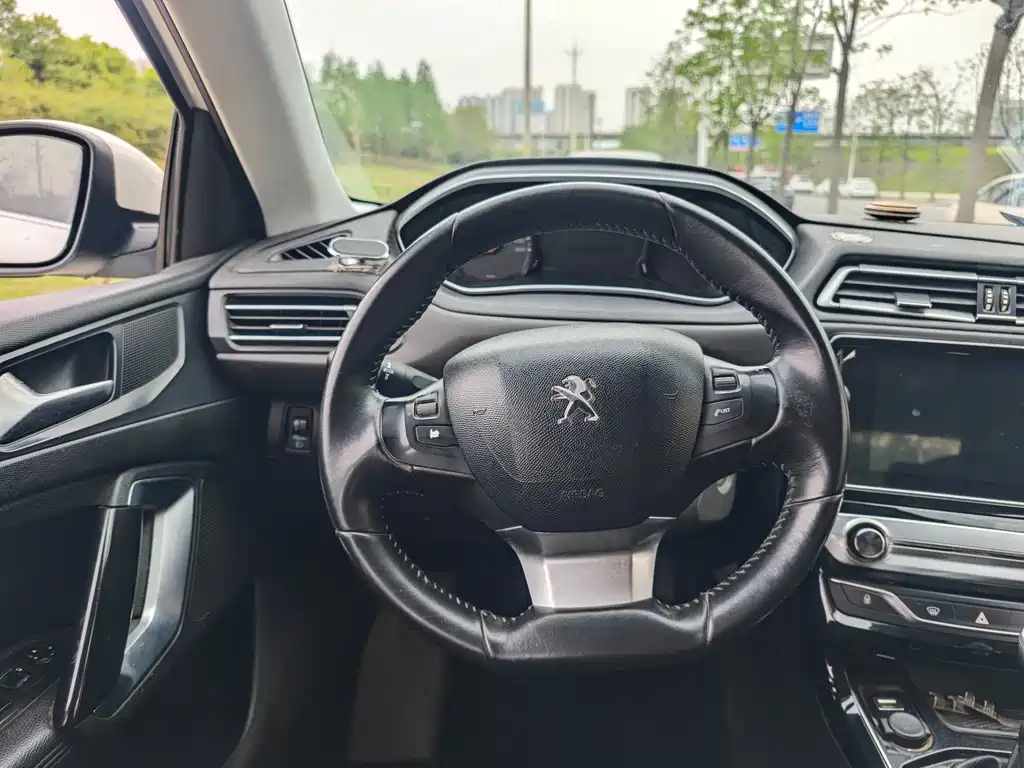 Peugeot 308 2017 — фото 15