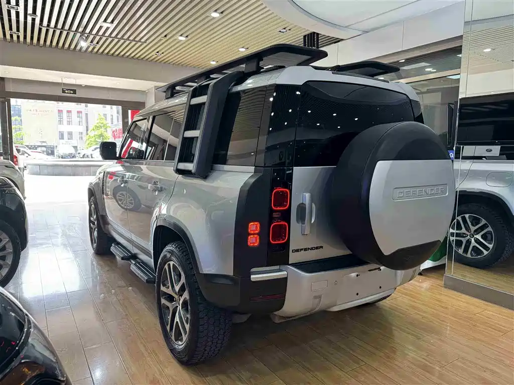 Land Rover Defender 2020 — фото 19