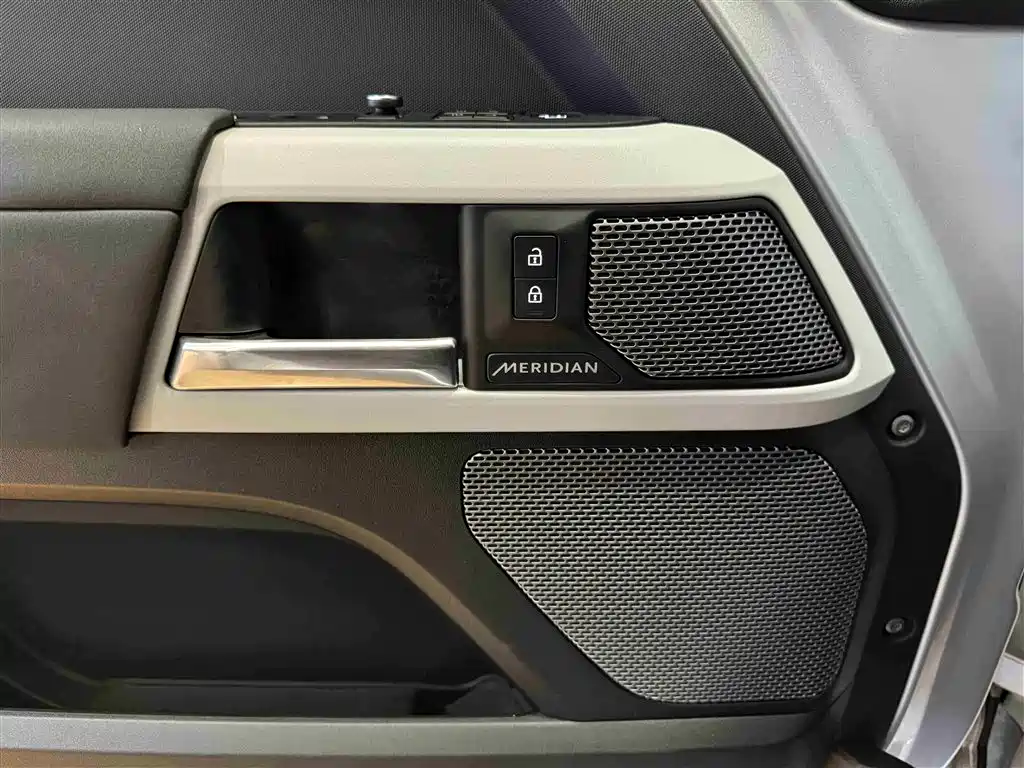 Land Rover Defender 2020 — фото 9