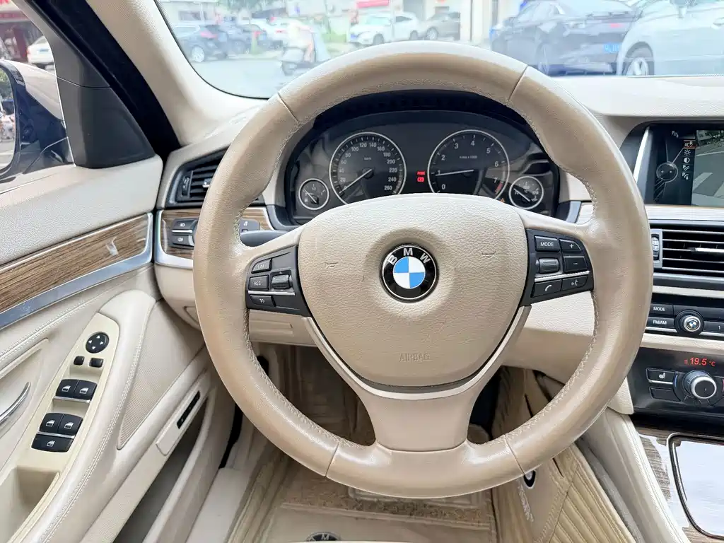 BMW 5 Series 2013 — фото 9