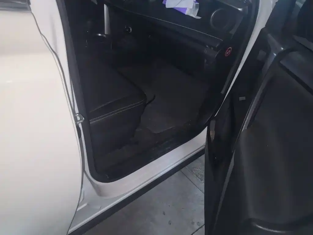Toyota RAV4 2019 — фото 20