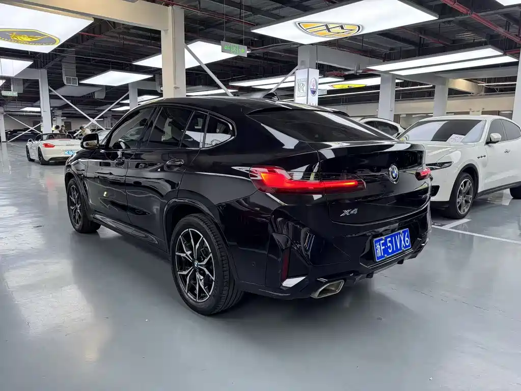 BMW X4 2022 — фото 14