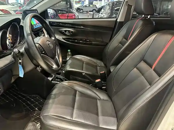 Toyota Yaris L 2022