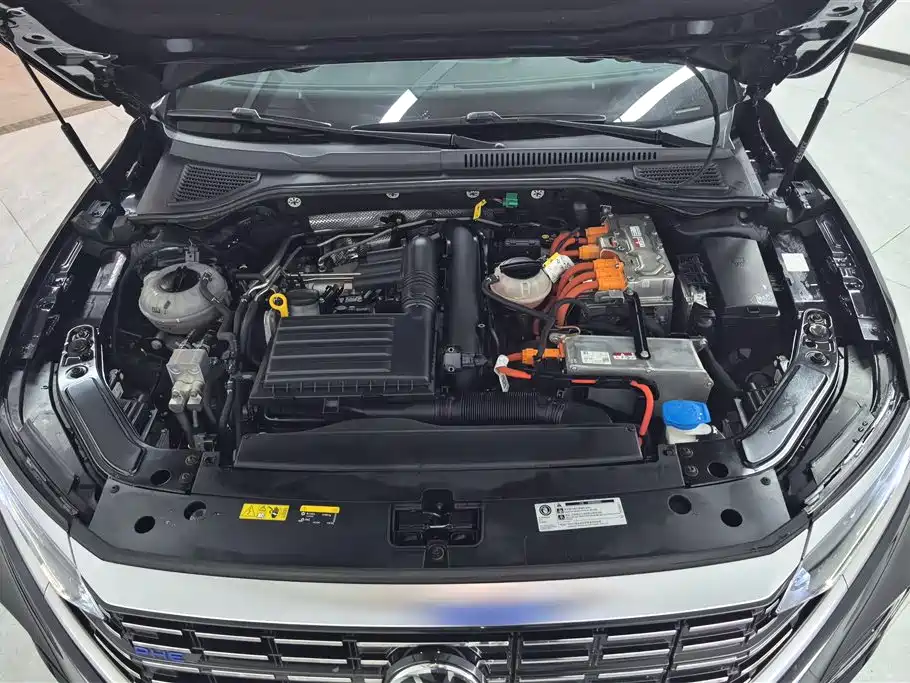 Volkswagen Passat PHEV 2023 — фото 10