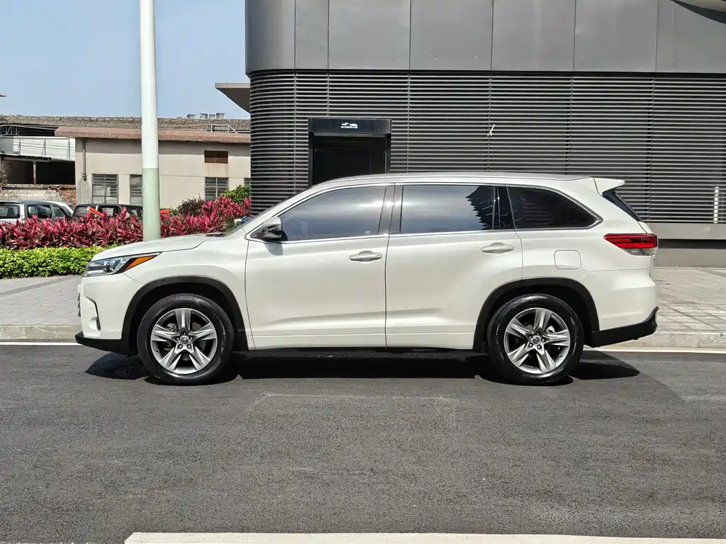 Toyota Highlander 2018 — фото 22