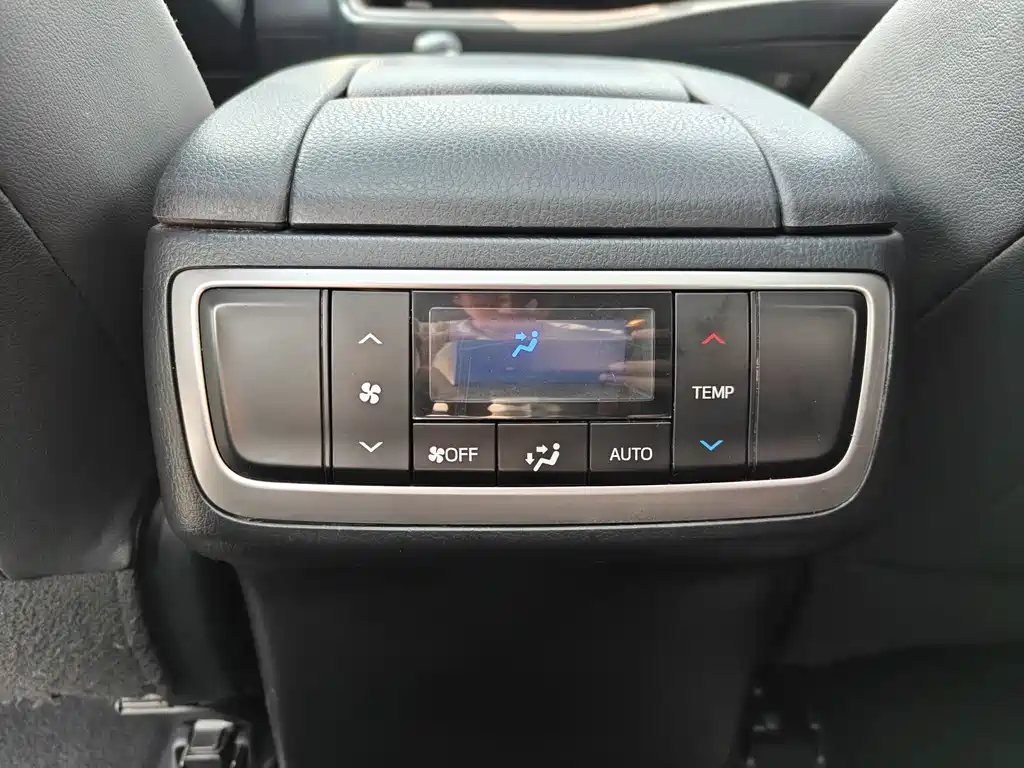 Toyota Highlander 2018 — фото 11