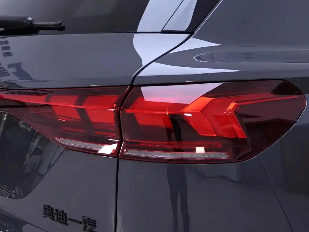Audi Q6L E-Tron 2025 — фото 9