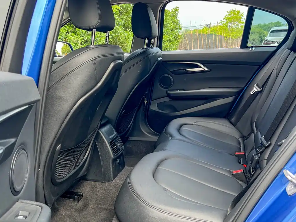 BMW 1 Series 2018 — фото 15