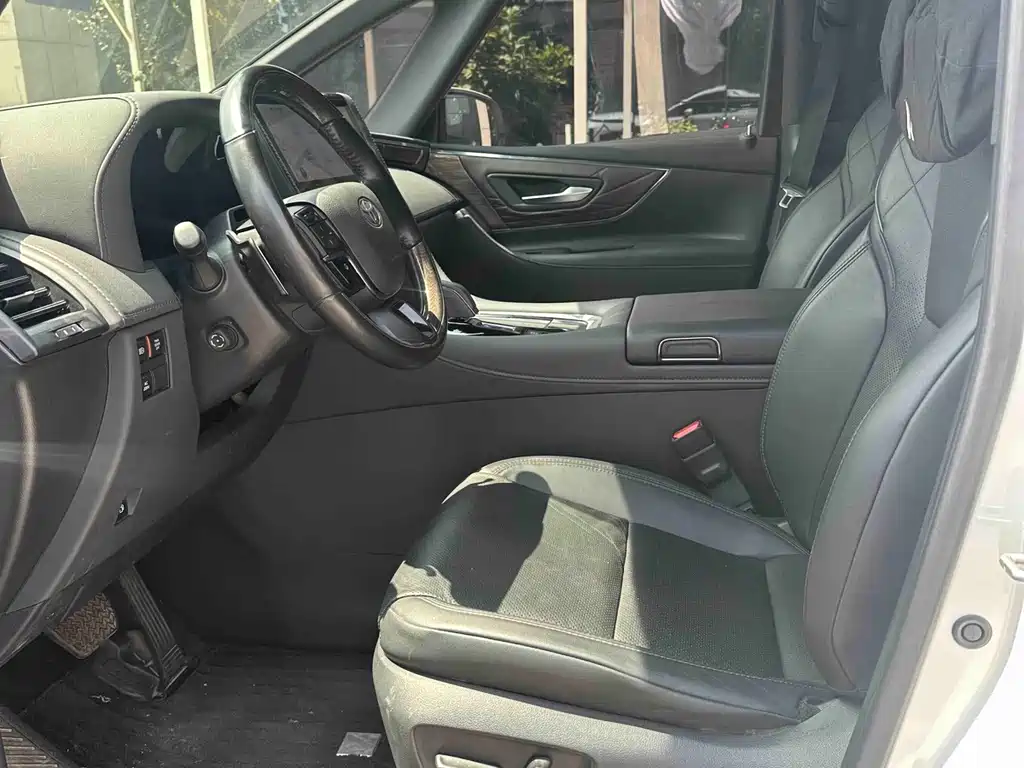 Toyota Alphard 2024 — фото 3