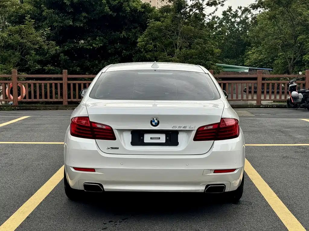 BMW 5 Series 2016 — фото 8