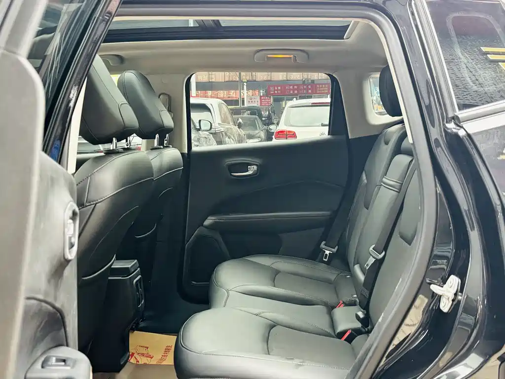 Jeep Compass 2020 — фото 10
