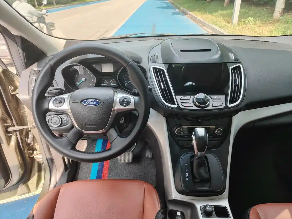 Ford Kuga 2016 — фото 9