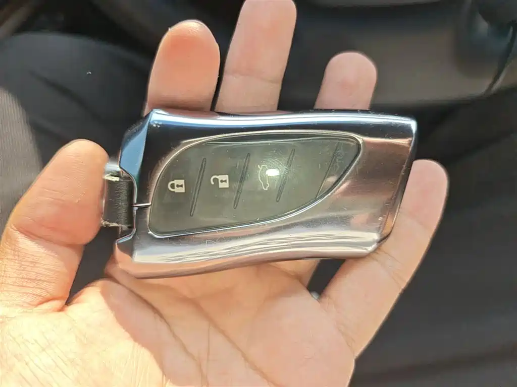 Lexus ES 2022 — фото 9