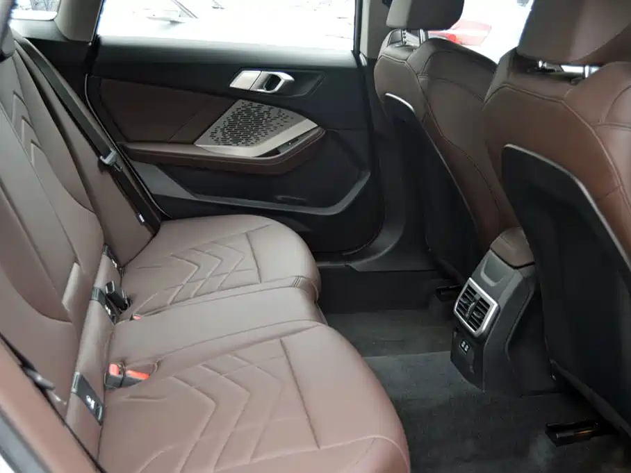 BMW 2 Series 2025 — фото 12
