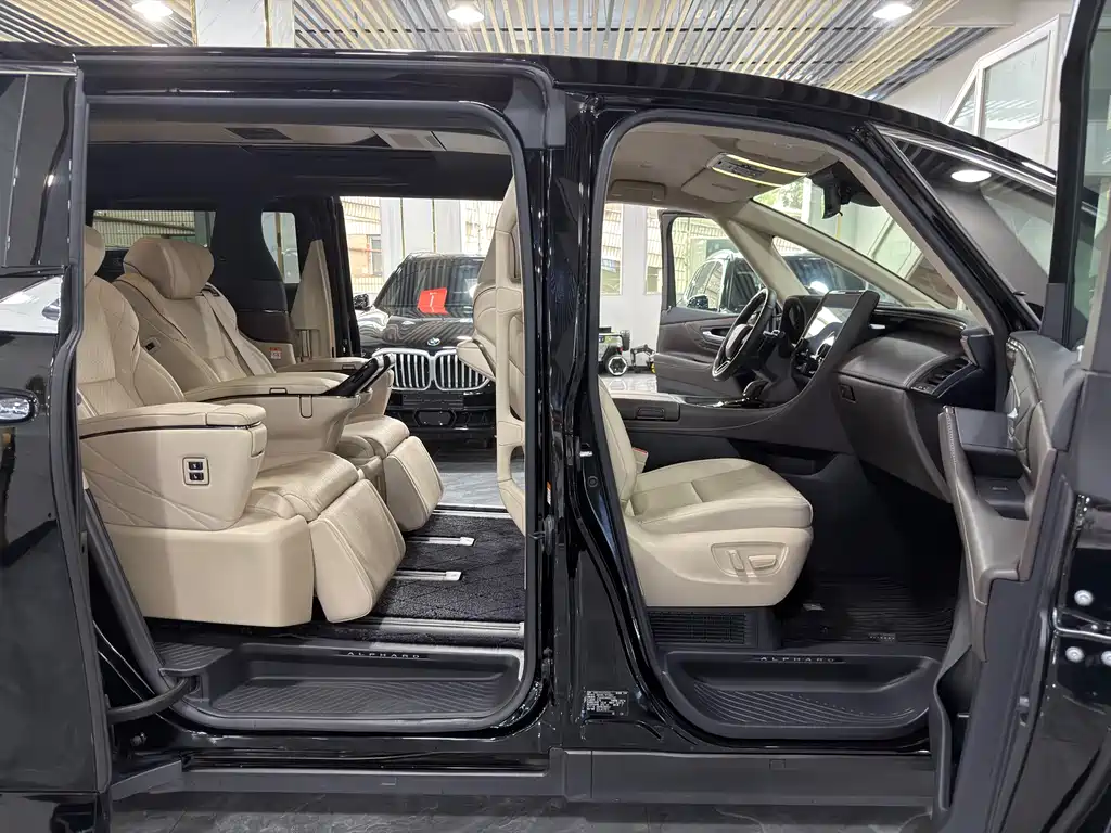 Toyota Alphard 2024 — фото 13