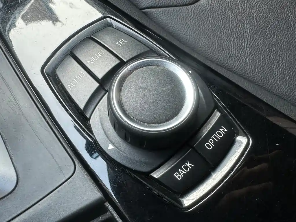 BMW 3 Series 2017 — фото 19