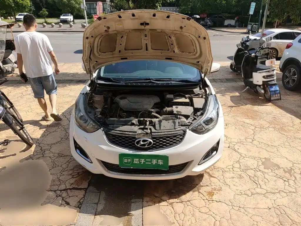 Hyundai Elantra 2016 — фото 21