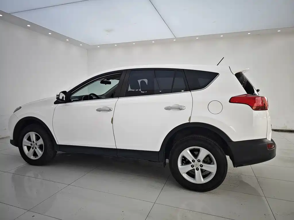 Toyota RAV4 2014 — фото 14