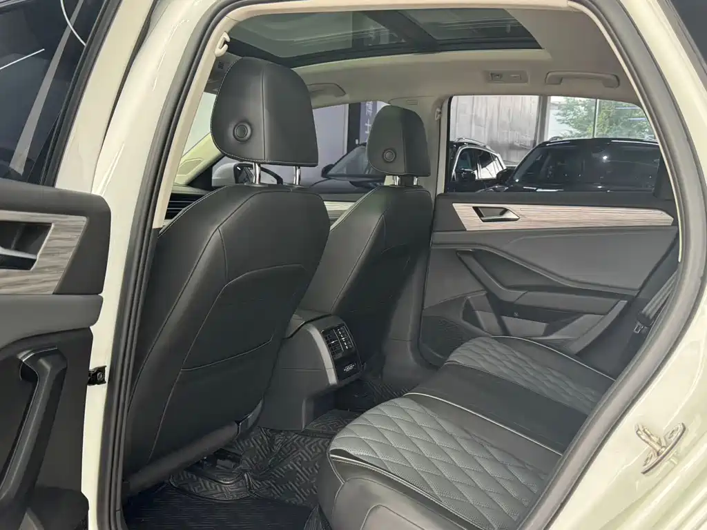 Volkswagen Sagitar 2022