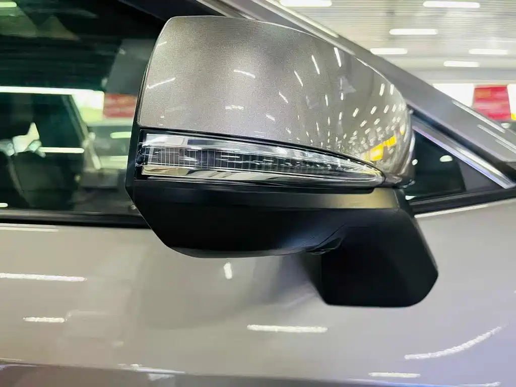 Toyota RAV4 2021 — фото 16