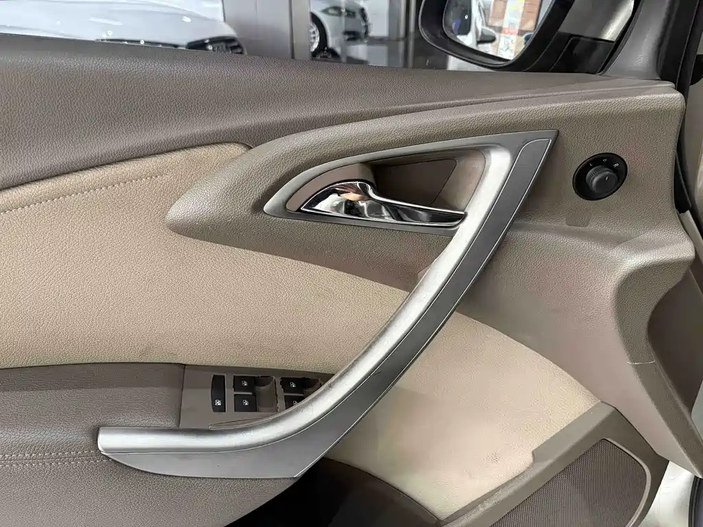 Buick Excelle 2015 — фото 8