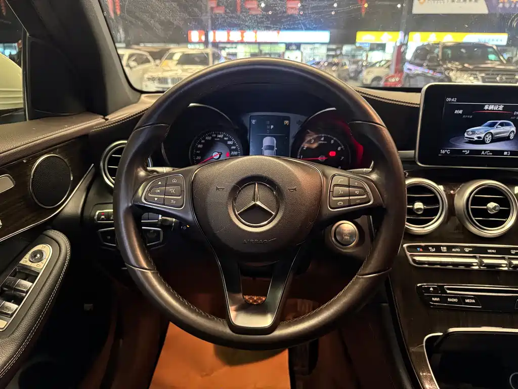 Mercedes-Benz GLC 2018 — фото 20