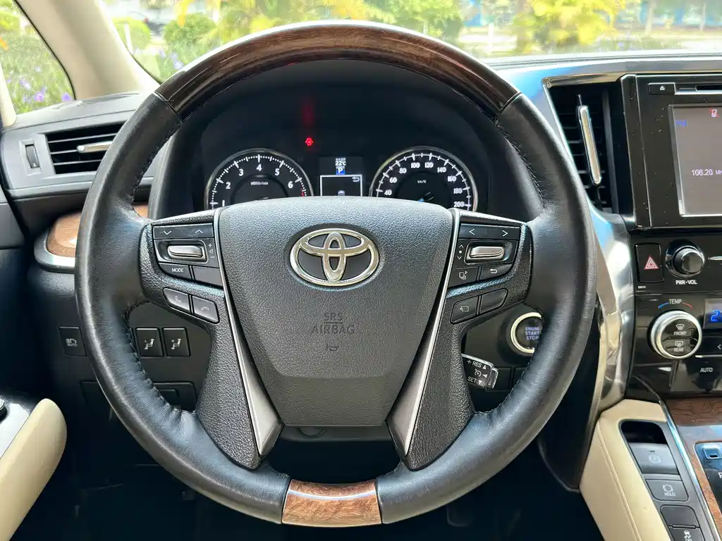 Toyota Alphard 2015 — фото 26
