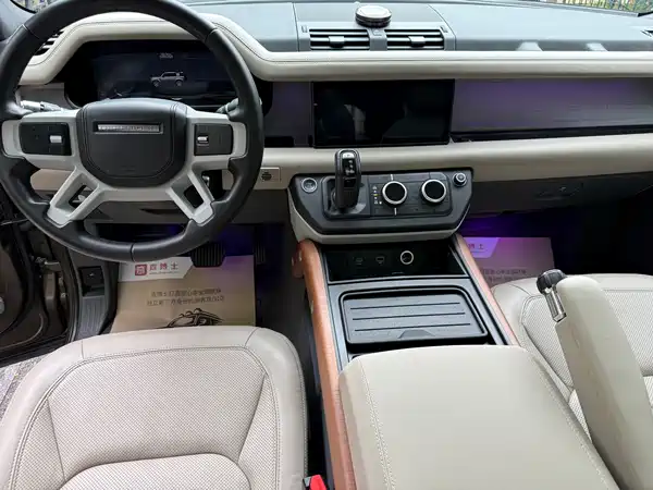 Land Rover Defender 2020