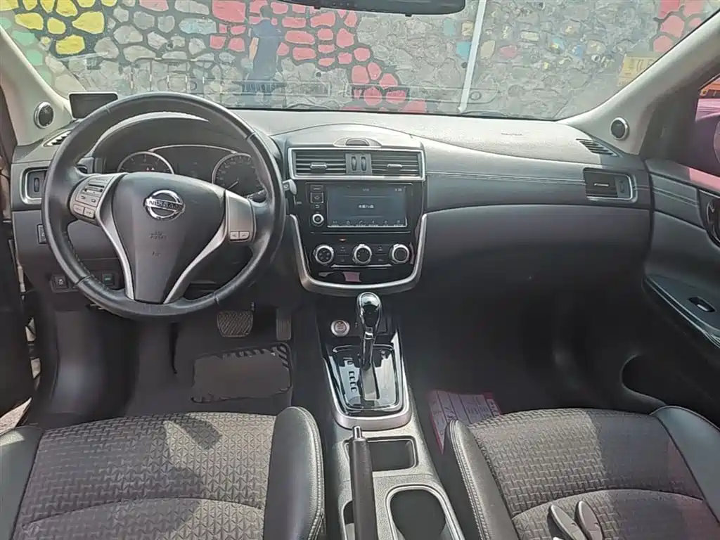 Nissan Tiida 2018 — фото 10
