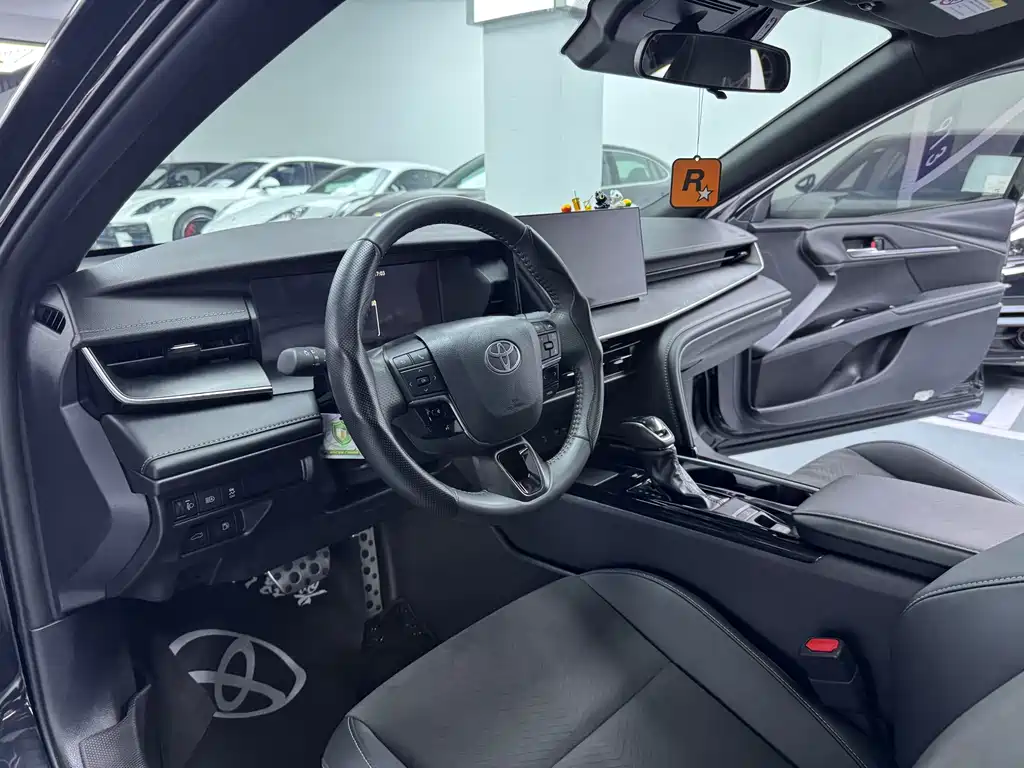 Toyota Camry 2025 — фото 6