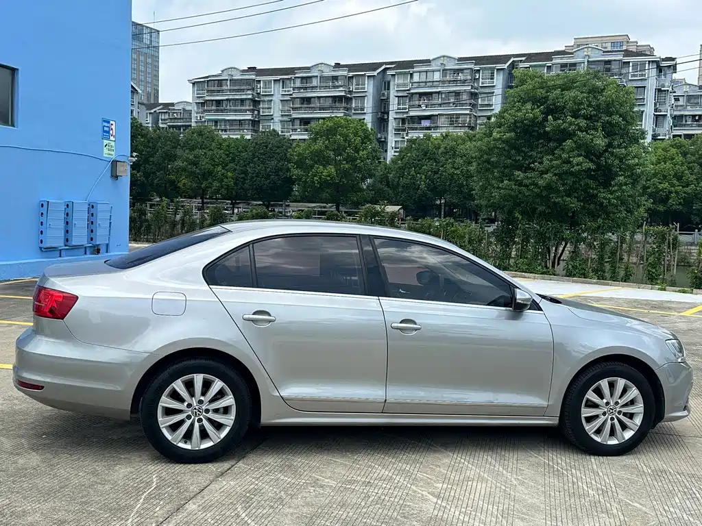 Volkswagen Sagitar 2016