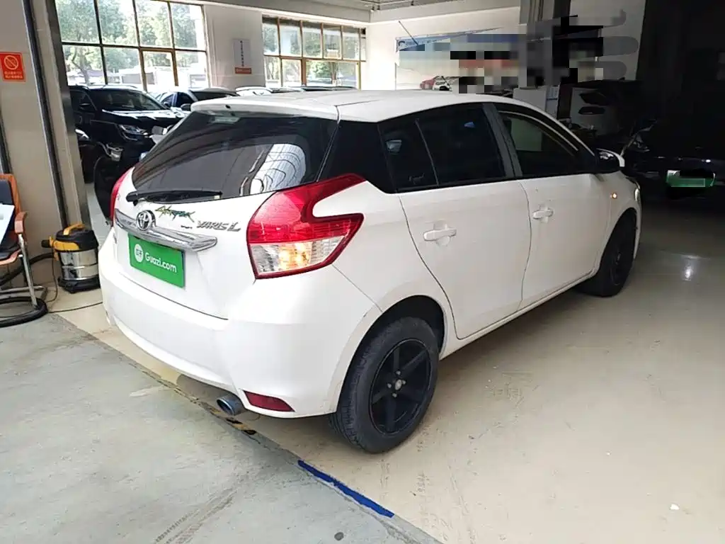 Toyota Yaris L 2014