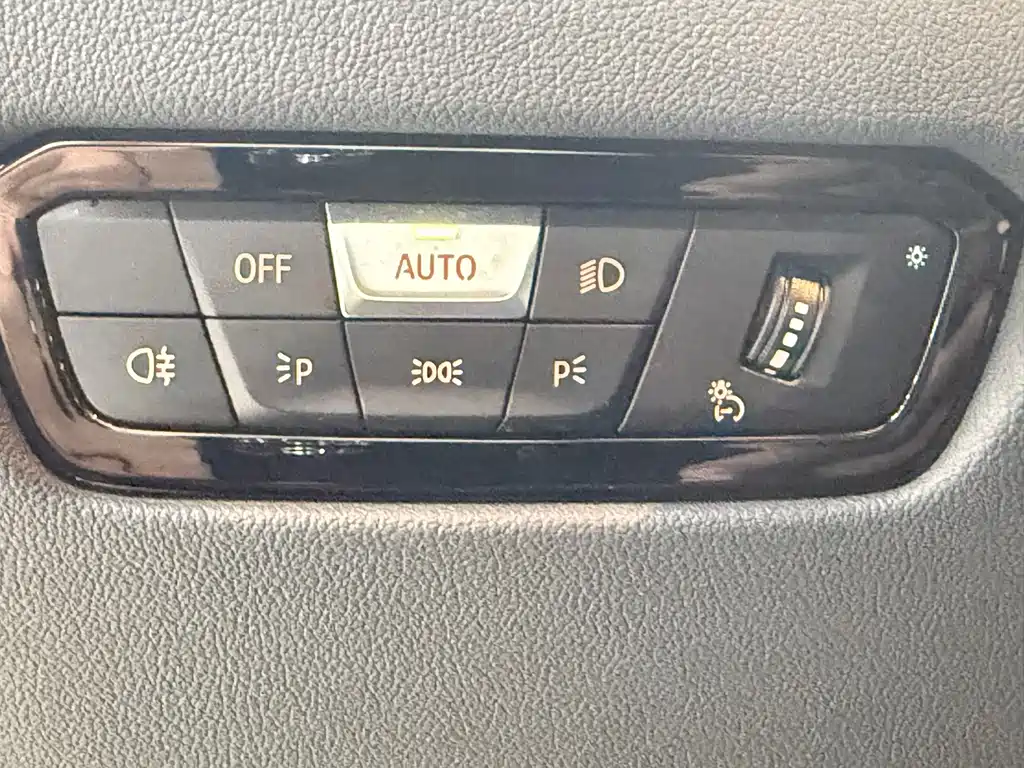 BMW 3 Series 2023 — фото 15