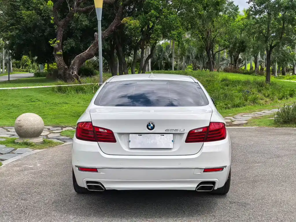 BMW 5 Series 2016 — фото 8