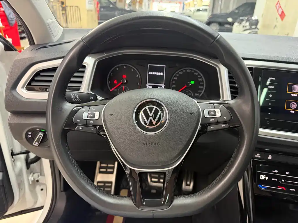 Volkswagen T-Roc 2023 — фото 15